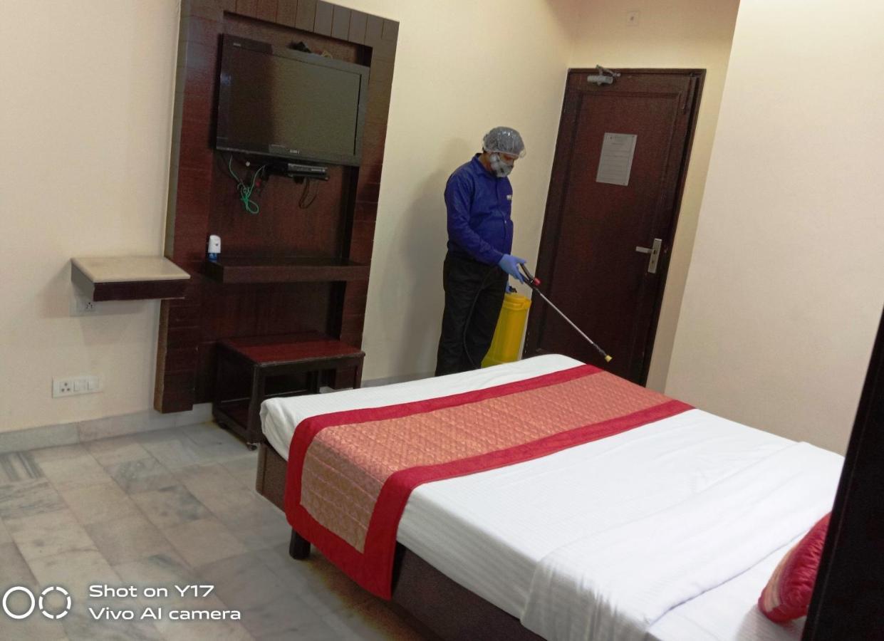 Hotel Sundeep Inn Neu-Delhi Exterior foto