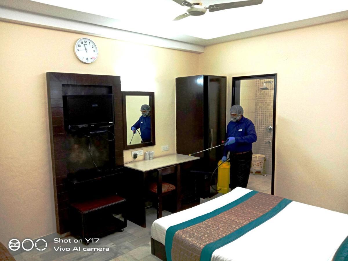 Hotel Sundeep Inn Neu-Delhi Exterior foto