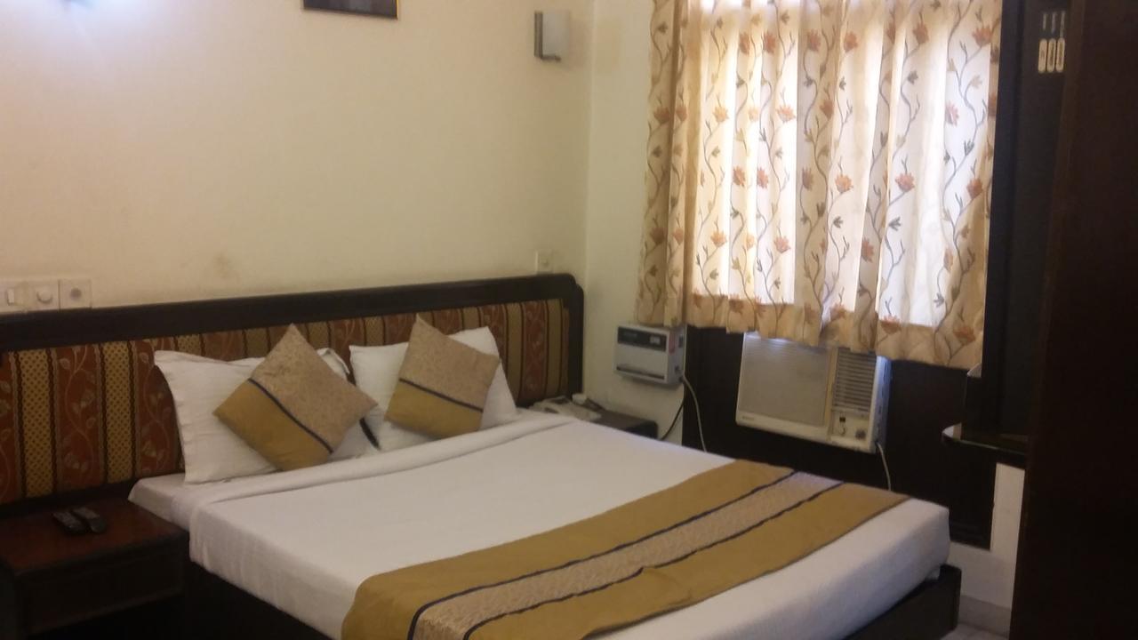 Hotel Sundeep Inn Neu-Delhi Exterior foto