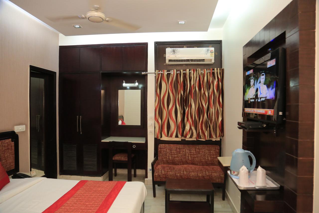 Hotel Sundeep Inn Neu-Delhi Exterior foto