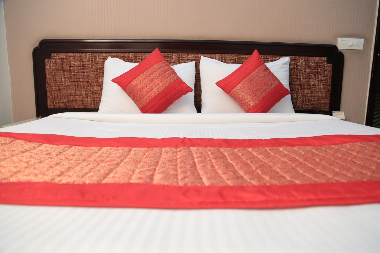 Hotel Sundeep Inn Neu-Delhi Exterior foto