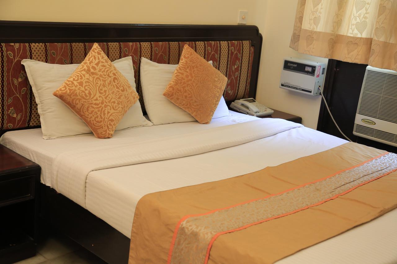 Hotel Sundeep Inn Neu-Delhi Exterior foto