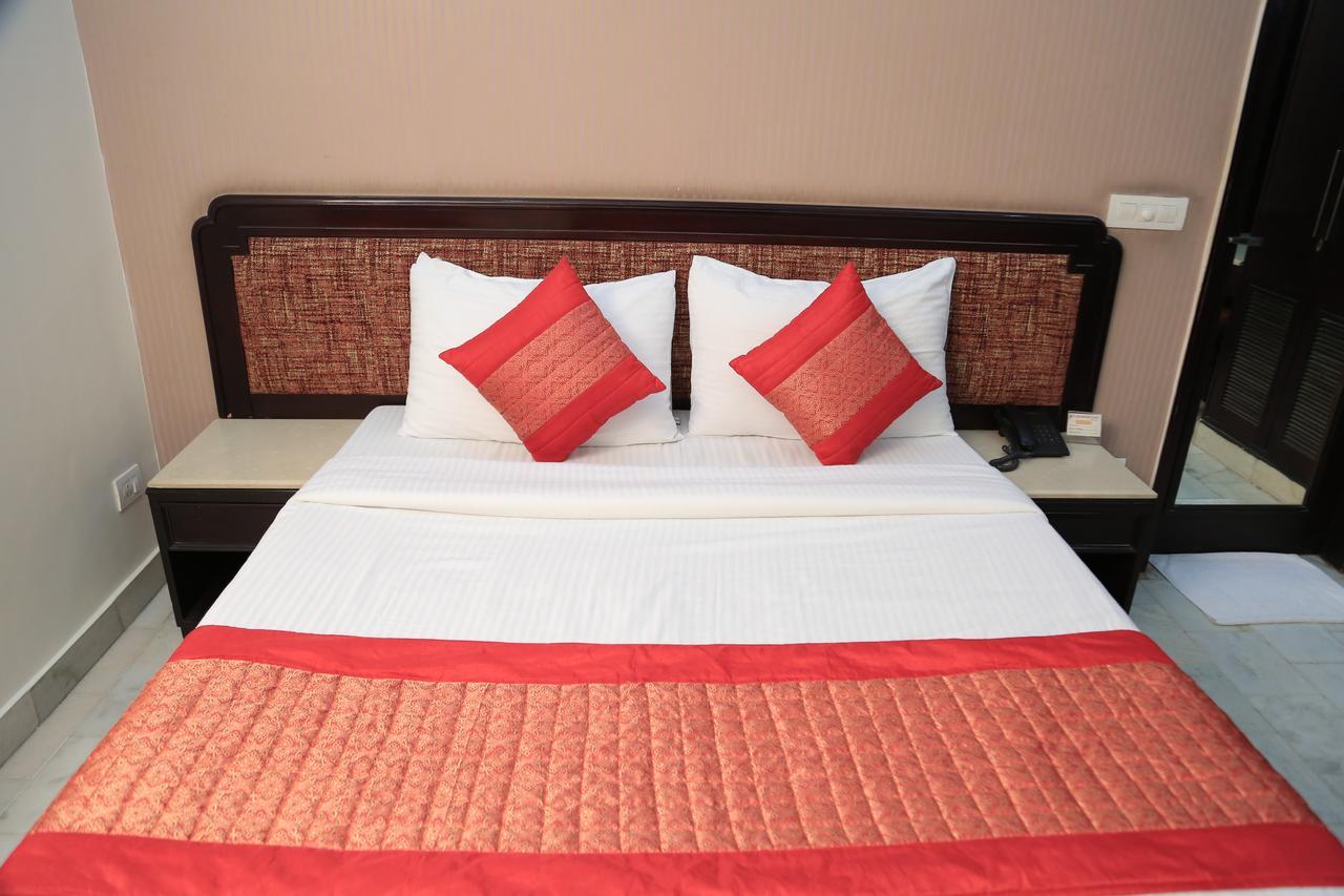 Hotel Sundeep Inn Neu-Delhi Exterior foto
