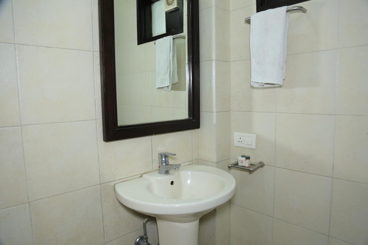Hotel Sundeep Inn Neu-Delhi Exterior foto