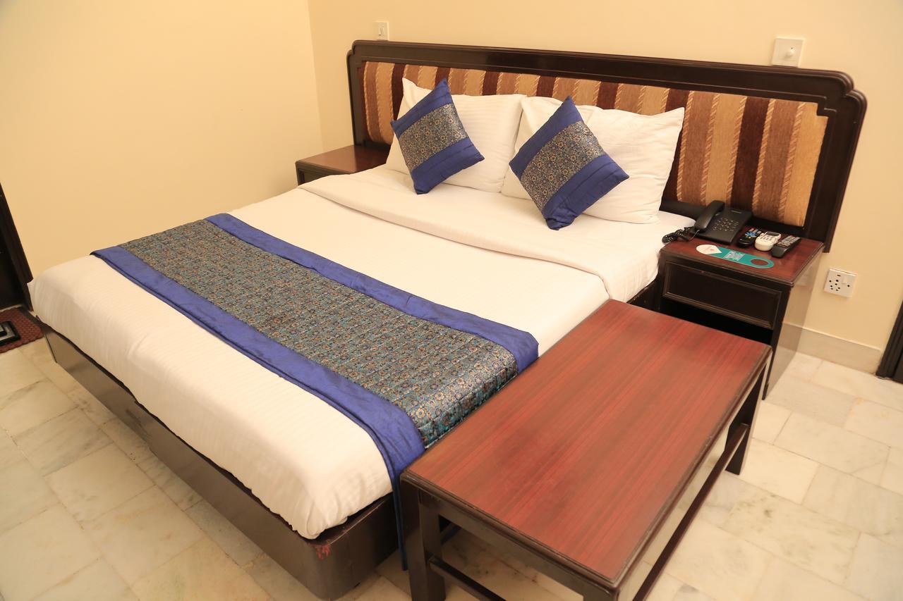 Hotel Sundeep Inn Neu-Delhi Exterior foto