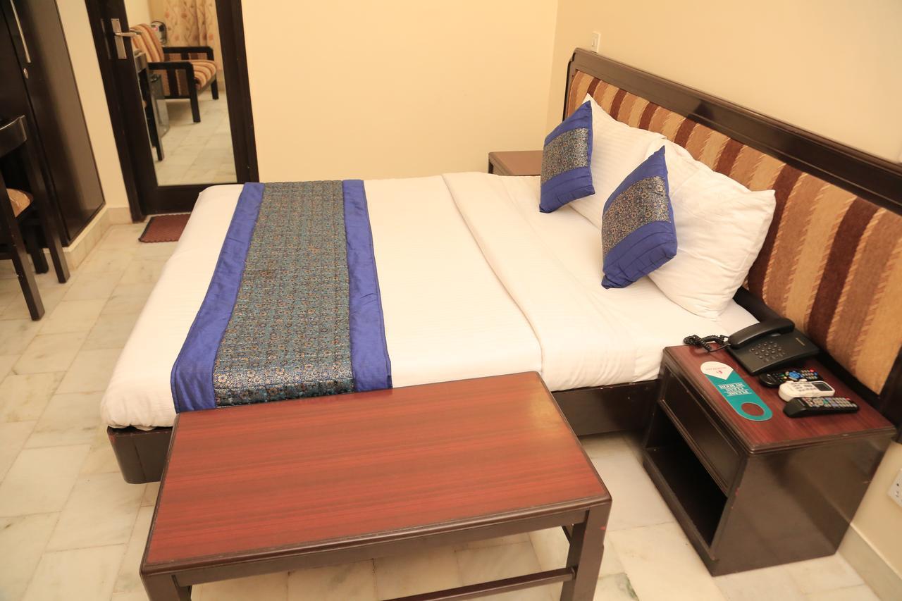 Hotel Sundeep Inn Neu-Delhi Exterior foto