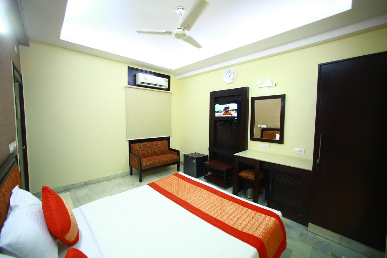 Hotel Sundeep Inn Neu-Delhi Exterior foto