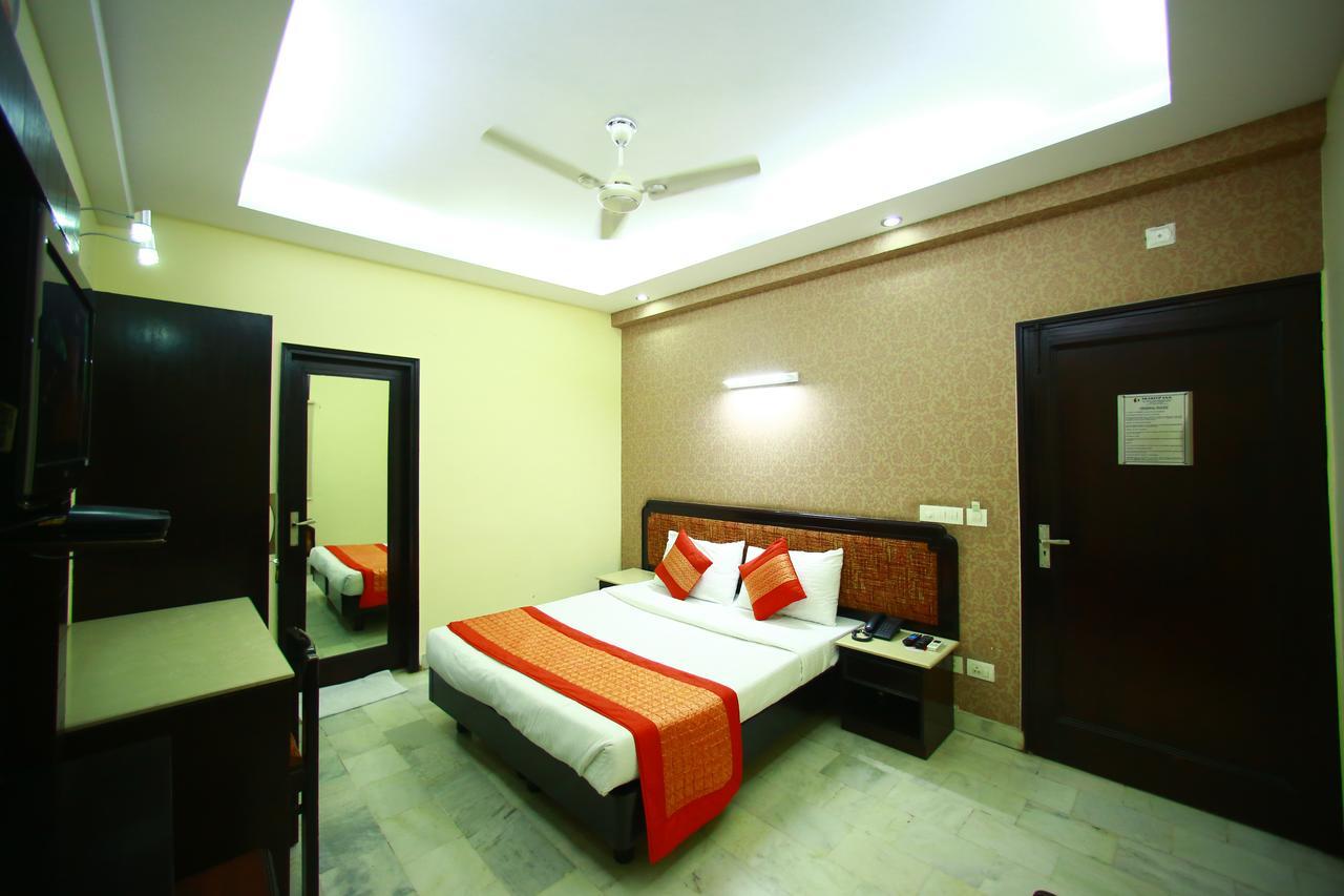 Hotel Sundeep Inn Neu-Delhi Exterior foto